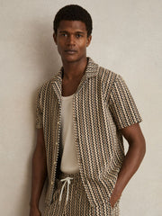 Men Zig-Zag Knit Cuban-Collar Shirt in Tobacco Brown