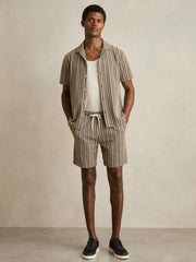 Men Zig-Zag Knit Cuban-Collar Shirt in Tobacco Brown