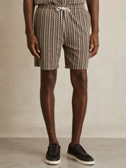 Men Zig-Zag Knit Drawstring Shorts in Tobacco Brown