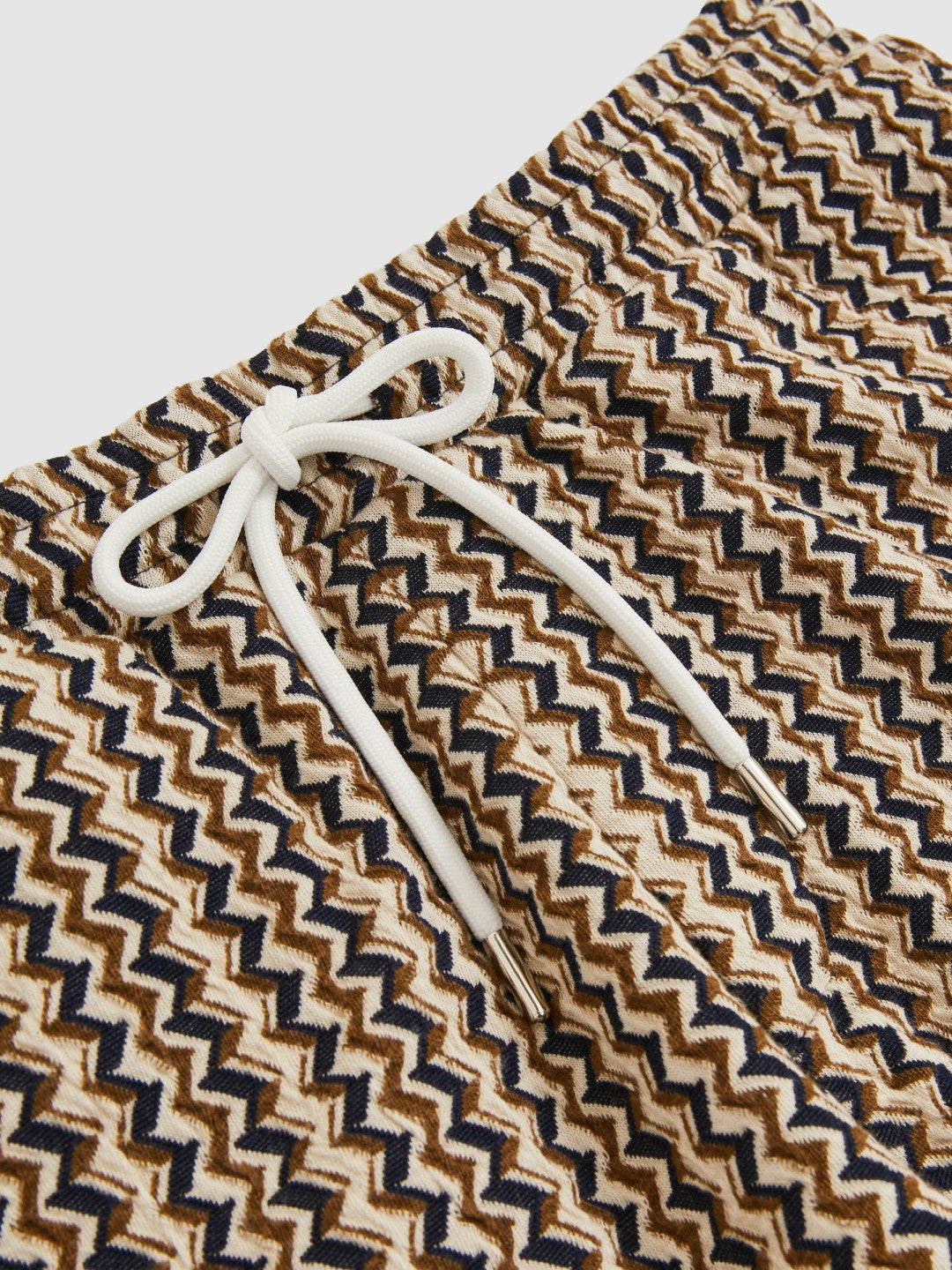 Men Zig-Zag Knit Drawstring Shorts in Tobacco Brown