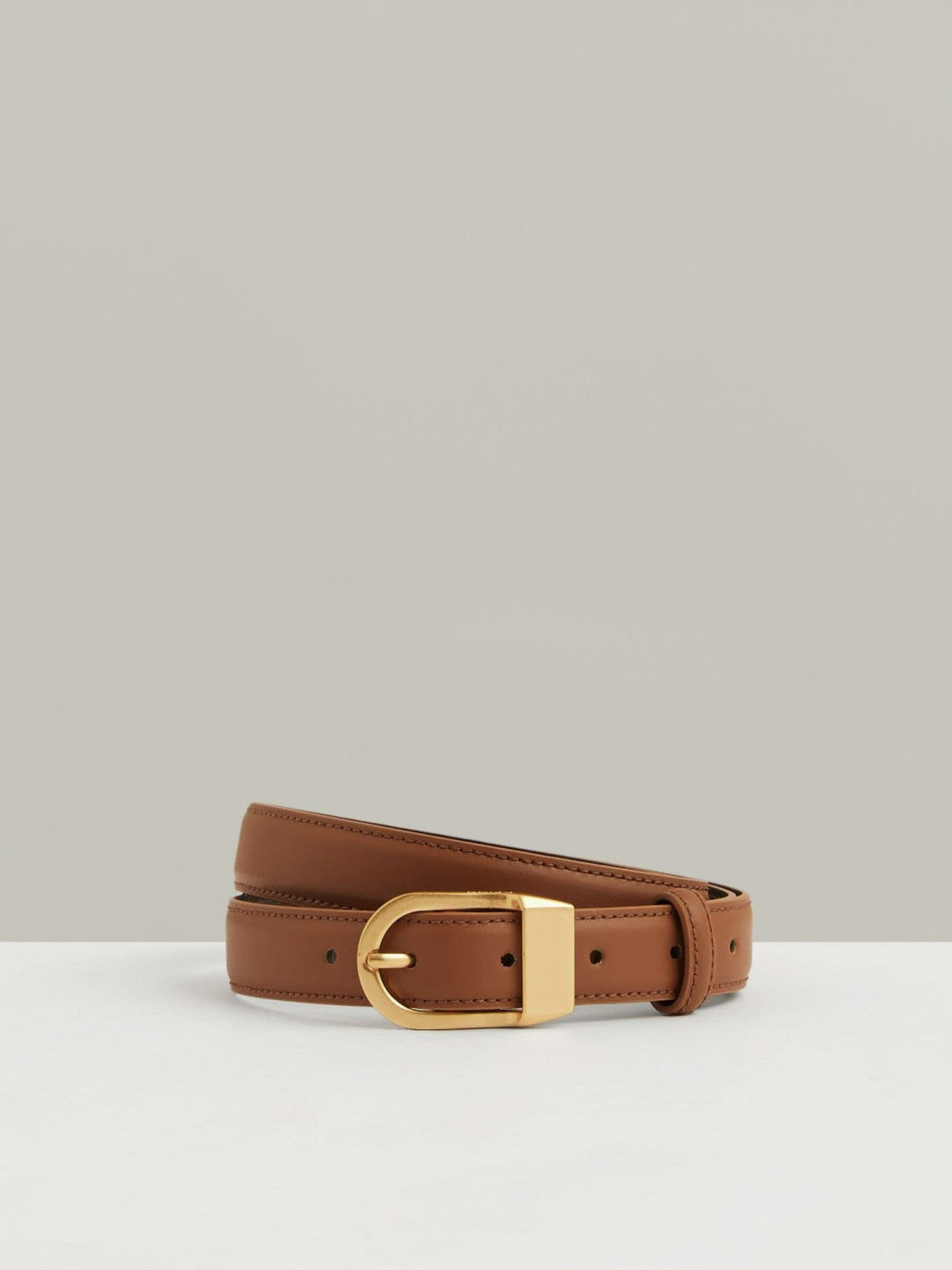 Women Leather Curved-Buckle Belt in Tan
