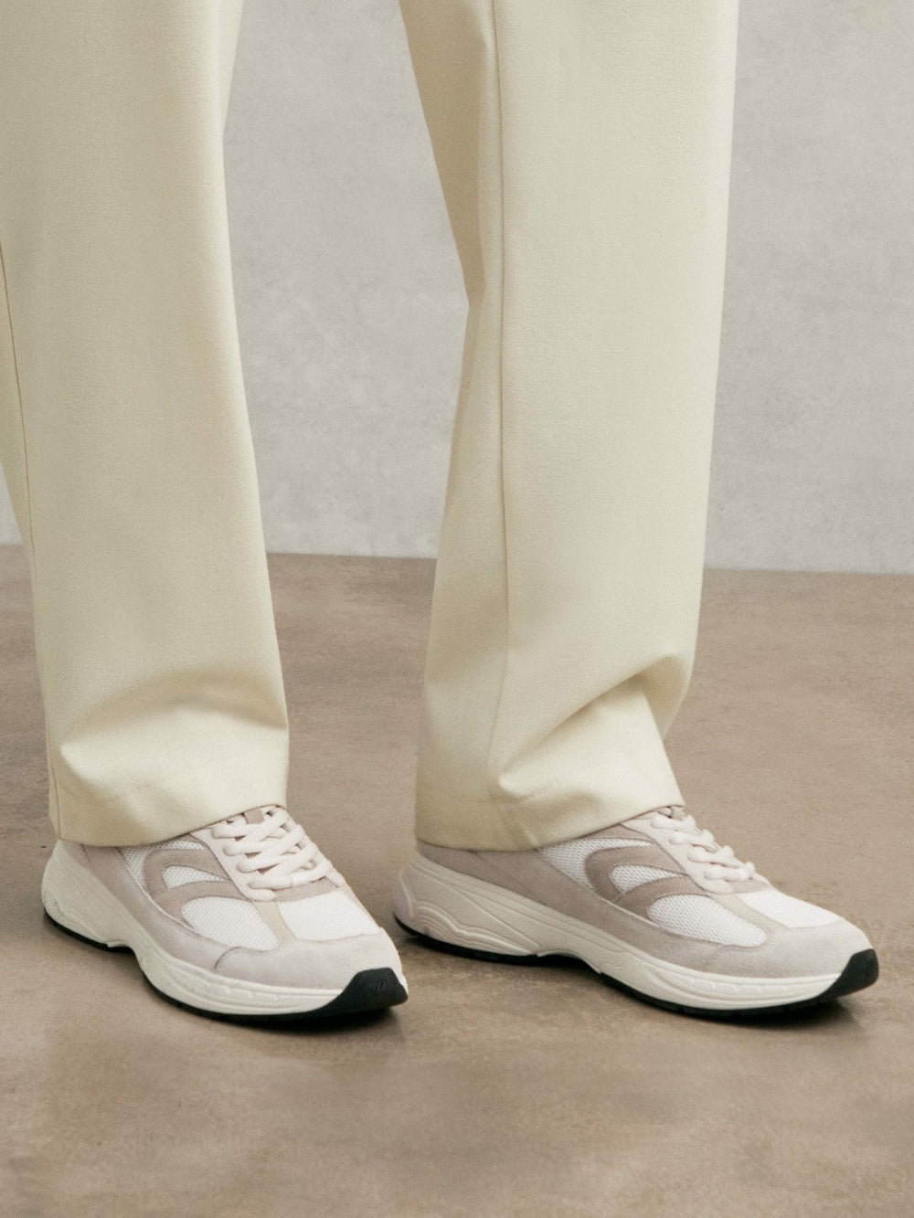 Men Panelled Running Trainers in Off White/Stone