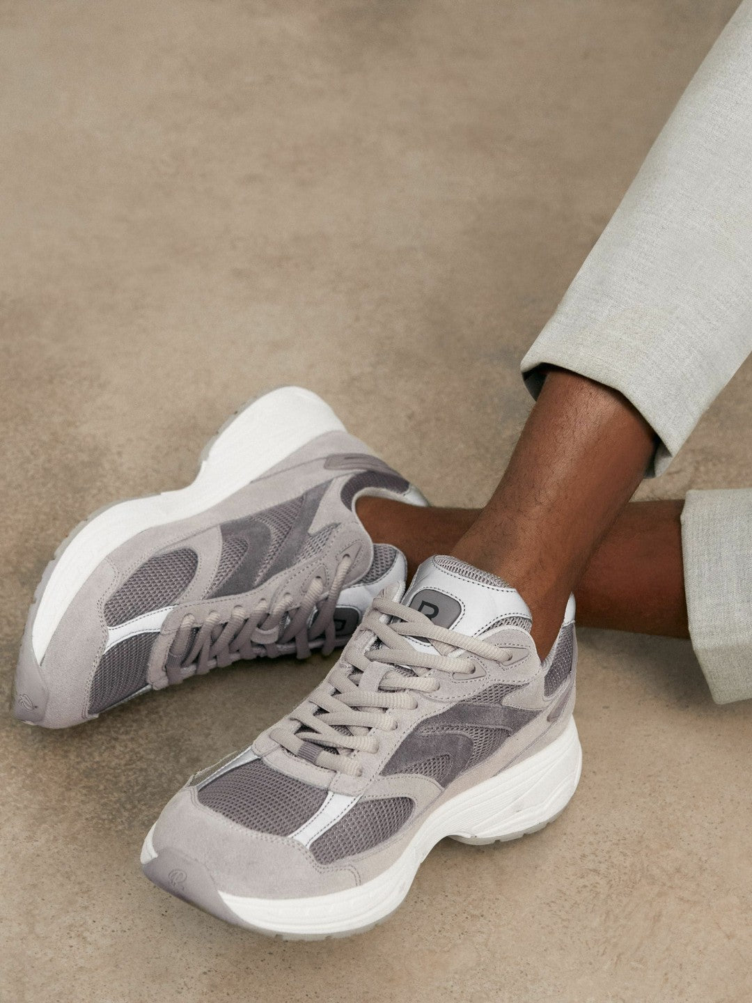 Men Panelled Running Trainers in Grey