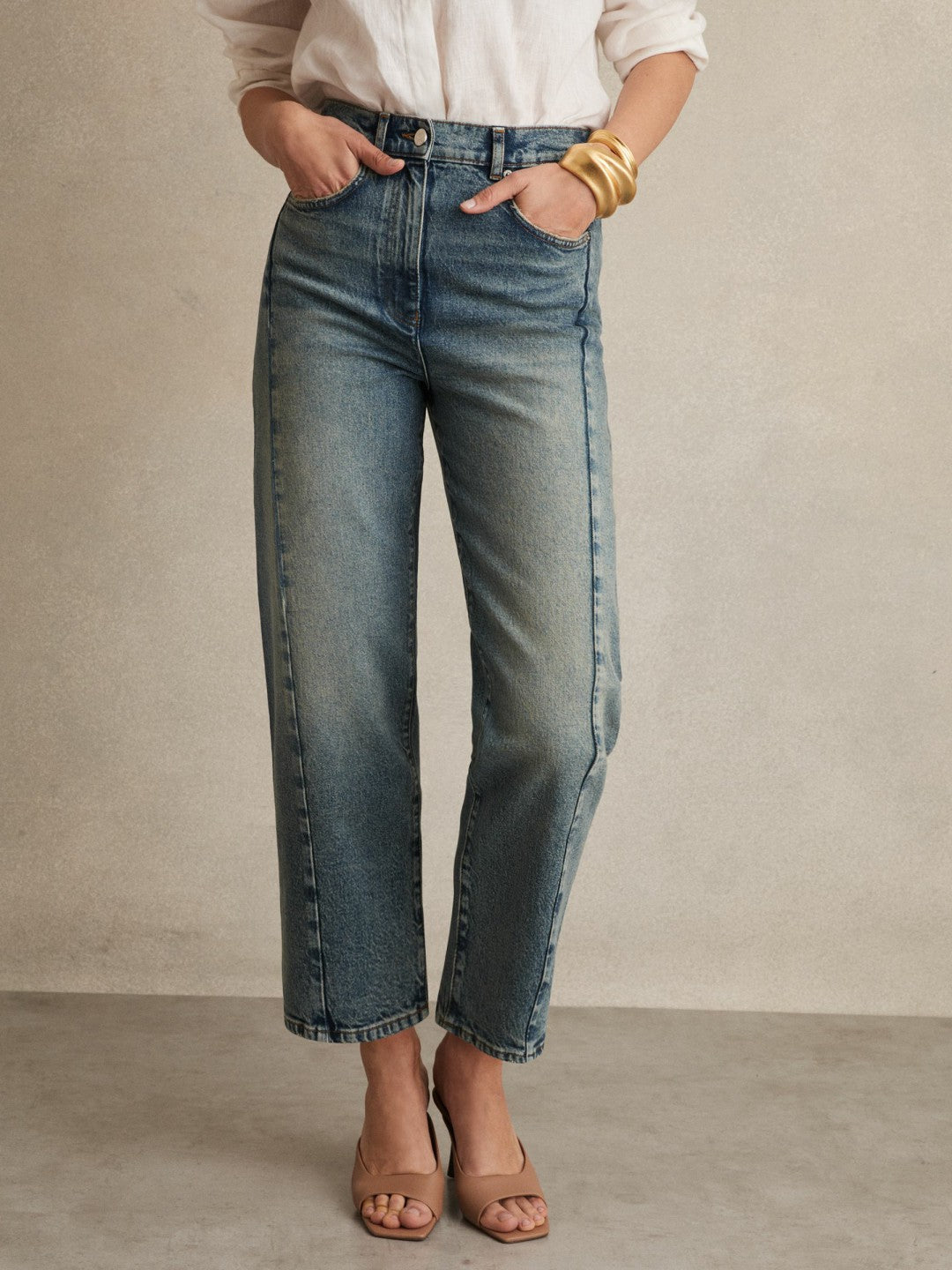 Women Petite Barrel-Leg Seam Jeans in Mid Blue