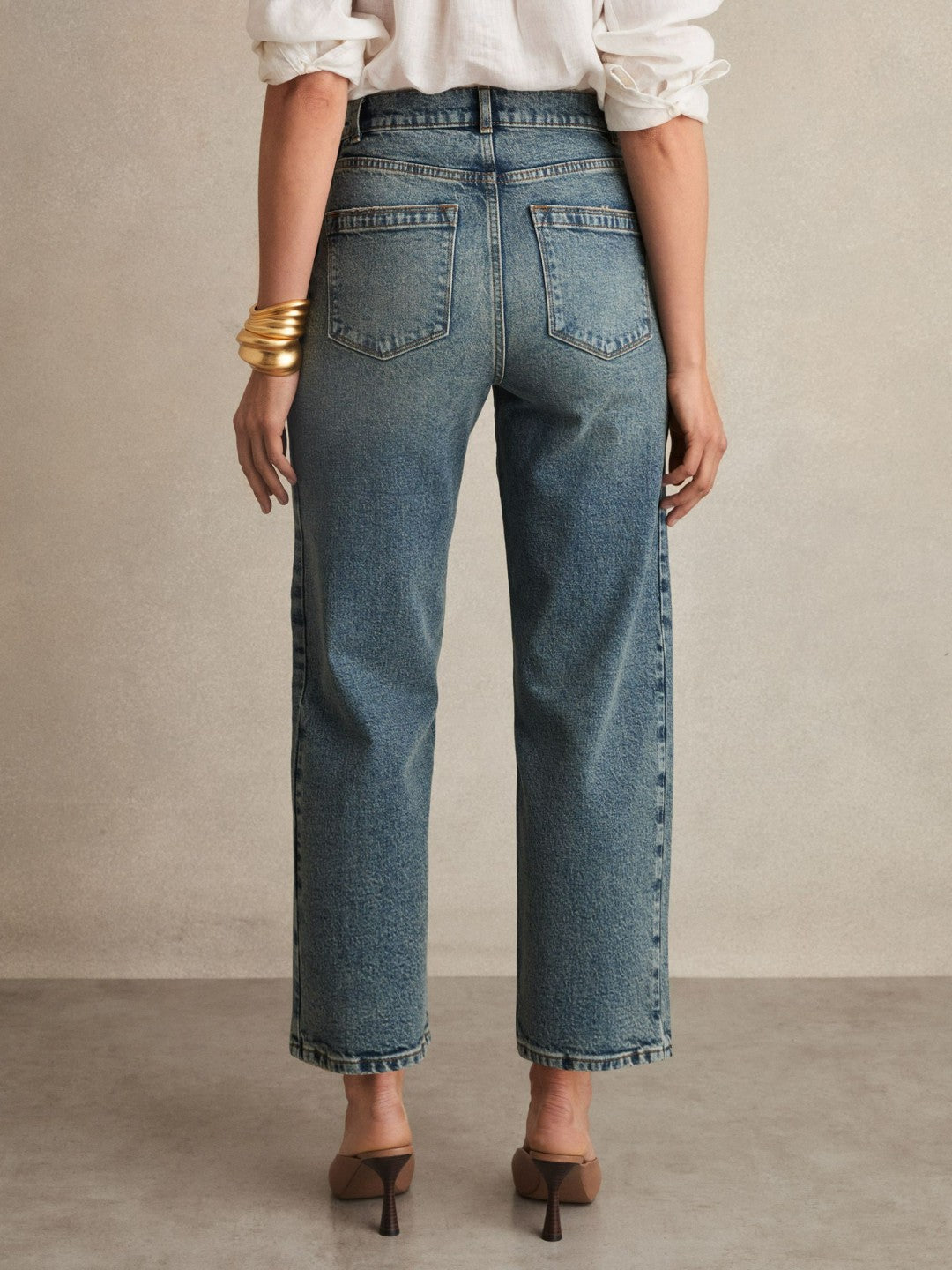Women Petite Barrel-Leg Seam Jeans in Mid Blue