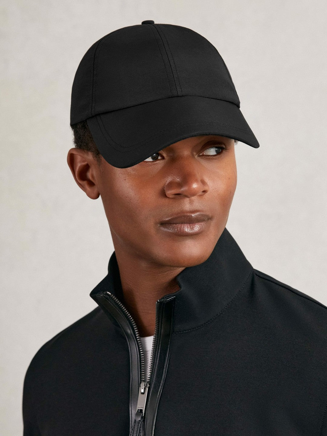 Men Embroidered-Logo Tech Baseball Cap in Black