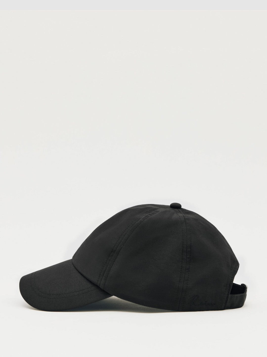 Men Embroidered-Logo Tech Baseball Cap in Black