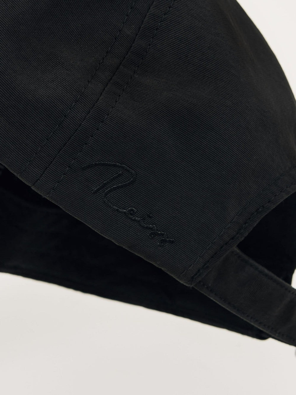 Men Embroidered-Logo Tech Baseball Cap in Black