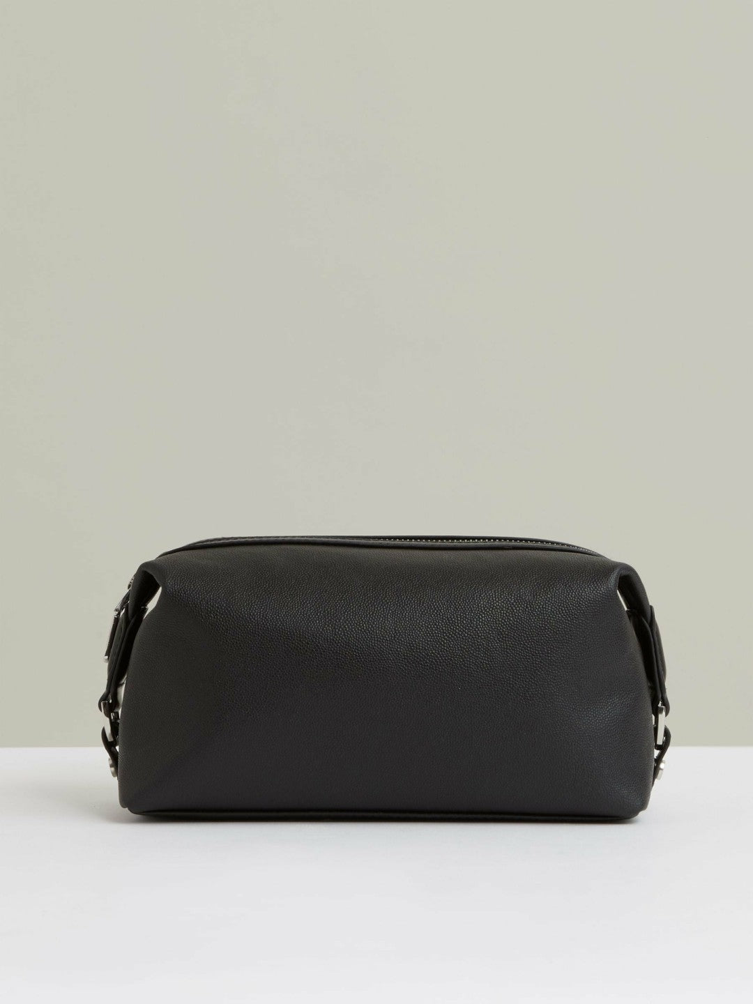 Men Micro-Grain Leather Washbag in Black