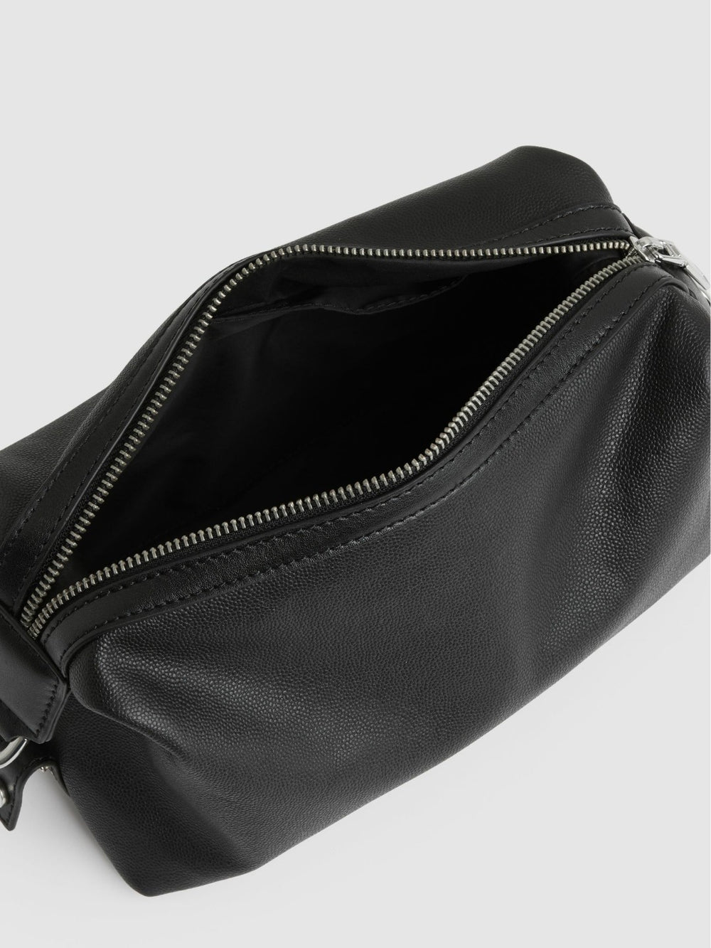 Men Micro-Grain Leather Washbag in Black