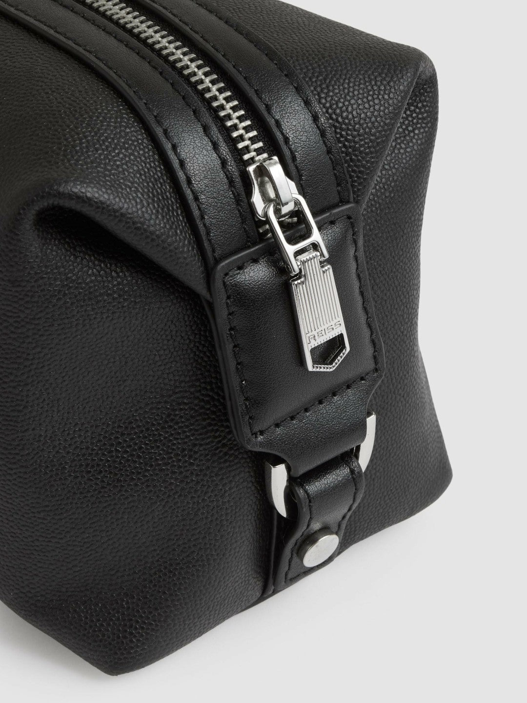 Men Micro-Grain Leather Washbag in Black