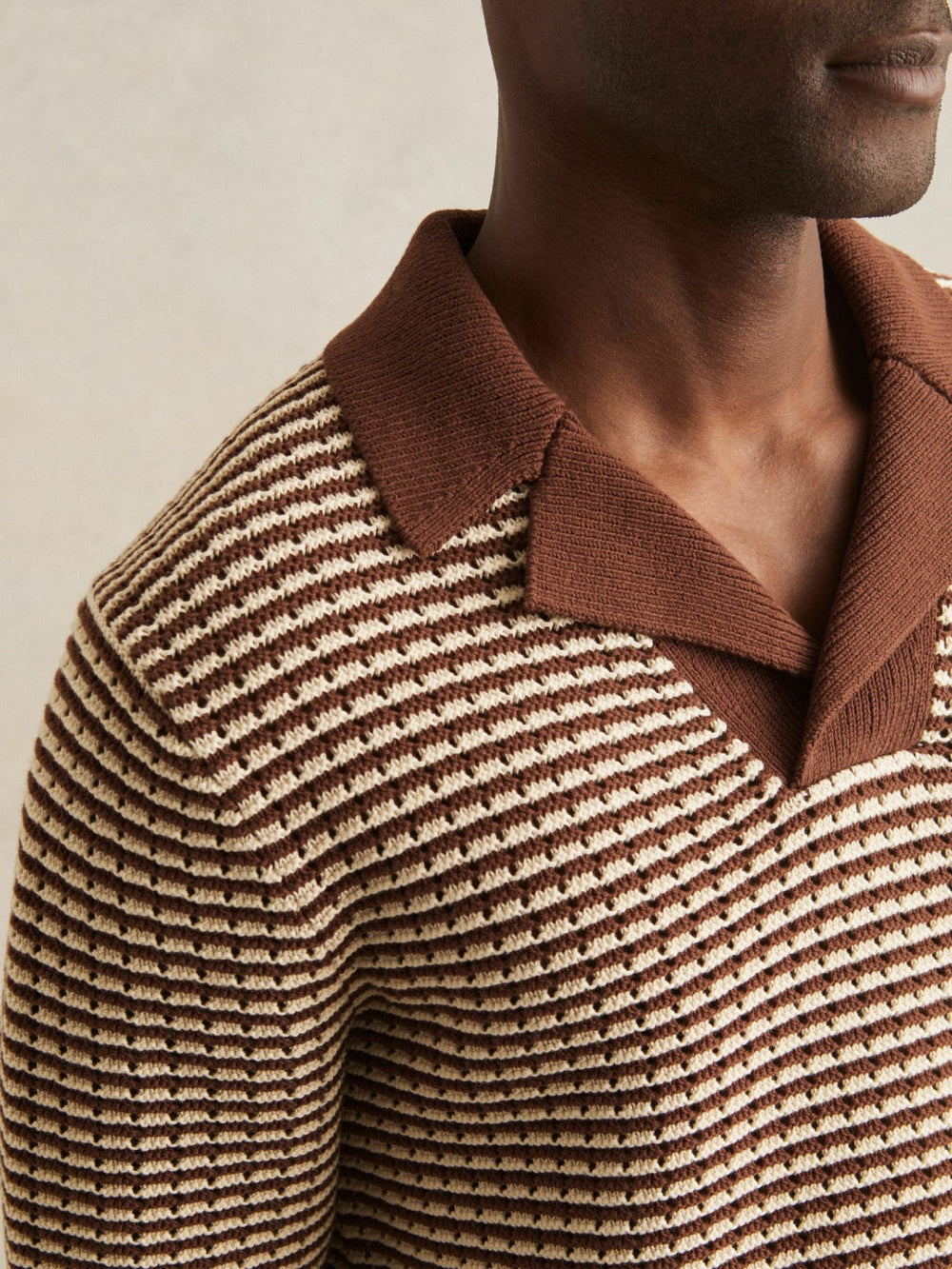 Men Cotton Textured Knit Stripe Polo Shirt in Tobacco Brown/ Off White