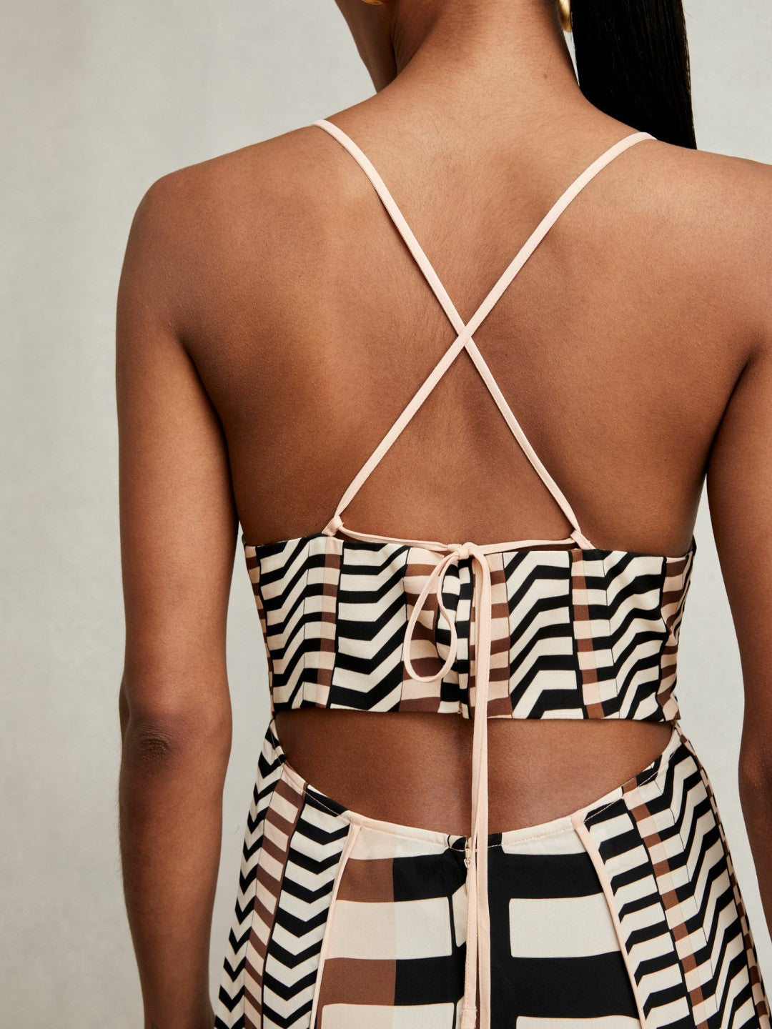 Women Chevron-Stripe Ruched Midi Dress in Black/Brown