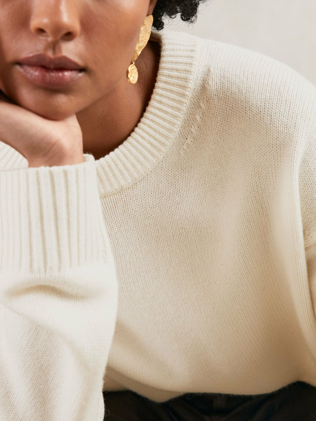 Women Wool-Cashmere Crew-Neck Jumper in Cream