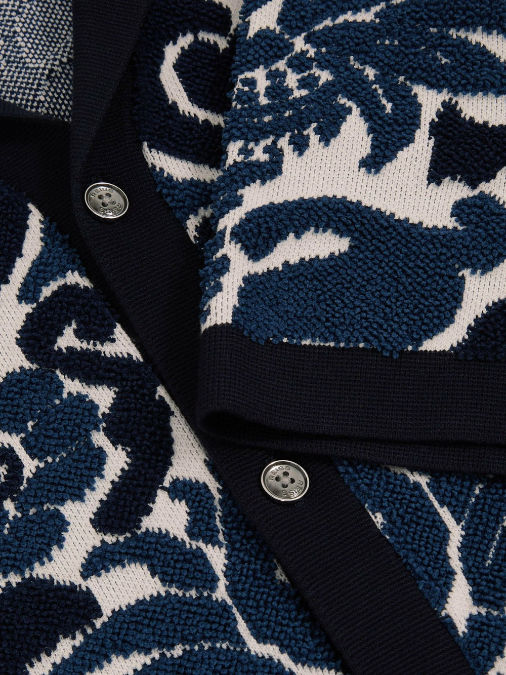 Men Paisley Jacquard Knit Shirt in Navy Blue/White
