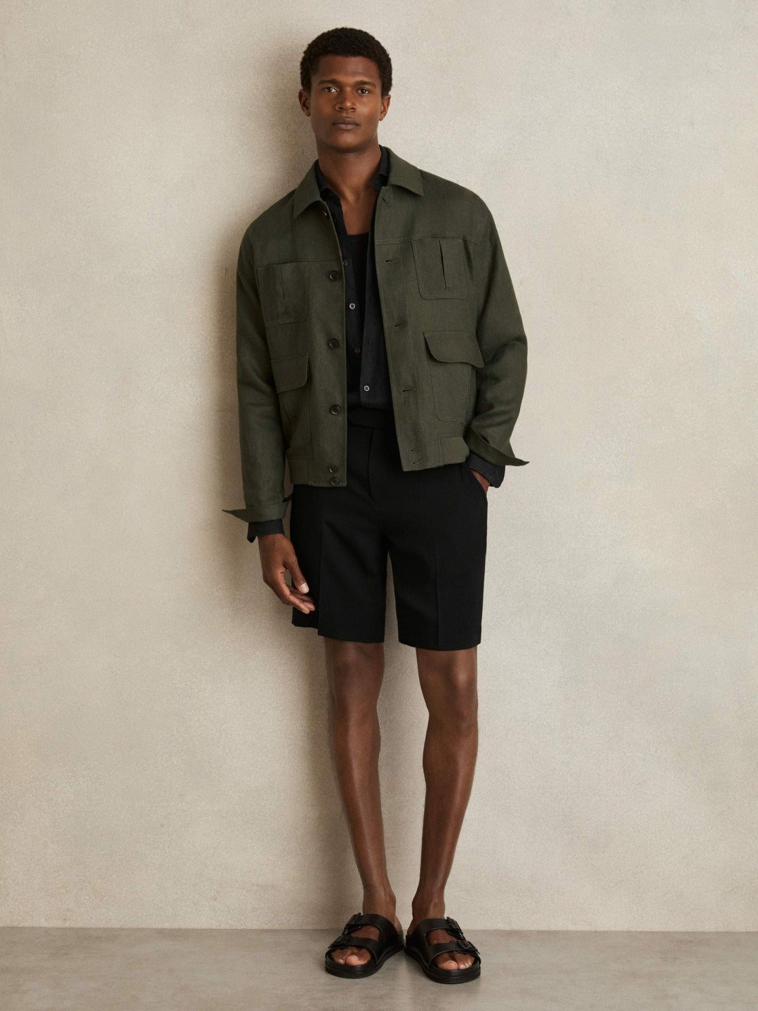 Men Side-Adjuster Tailored Shorts in Black