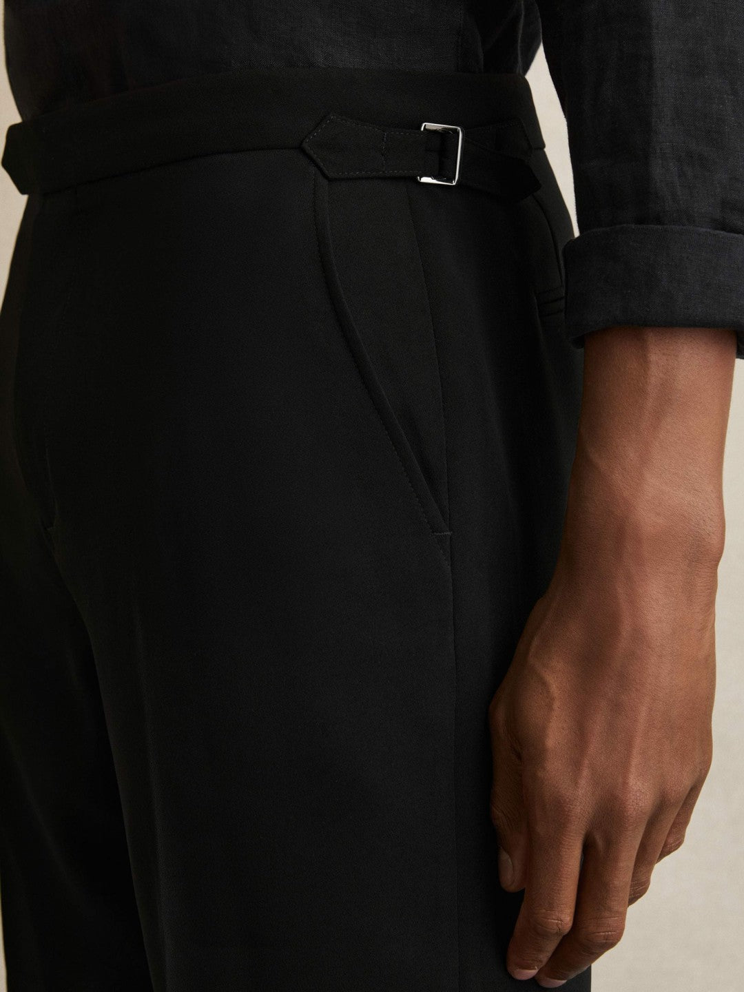 Men Side-Adjuster Tailored Shorts in Black