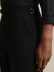 Men Side-Adjuster Tailored Shorts in Black