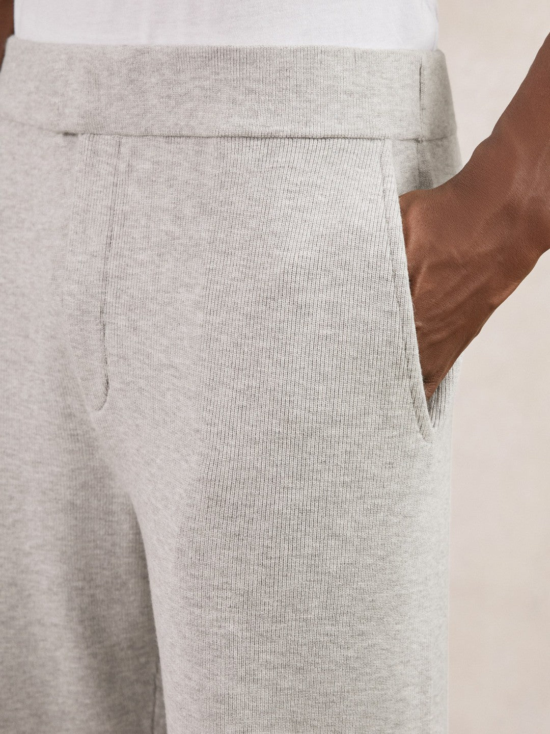 Men Tapered Knitted Trousers in Soft Grey