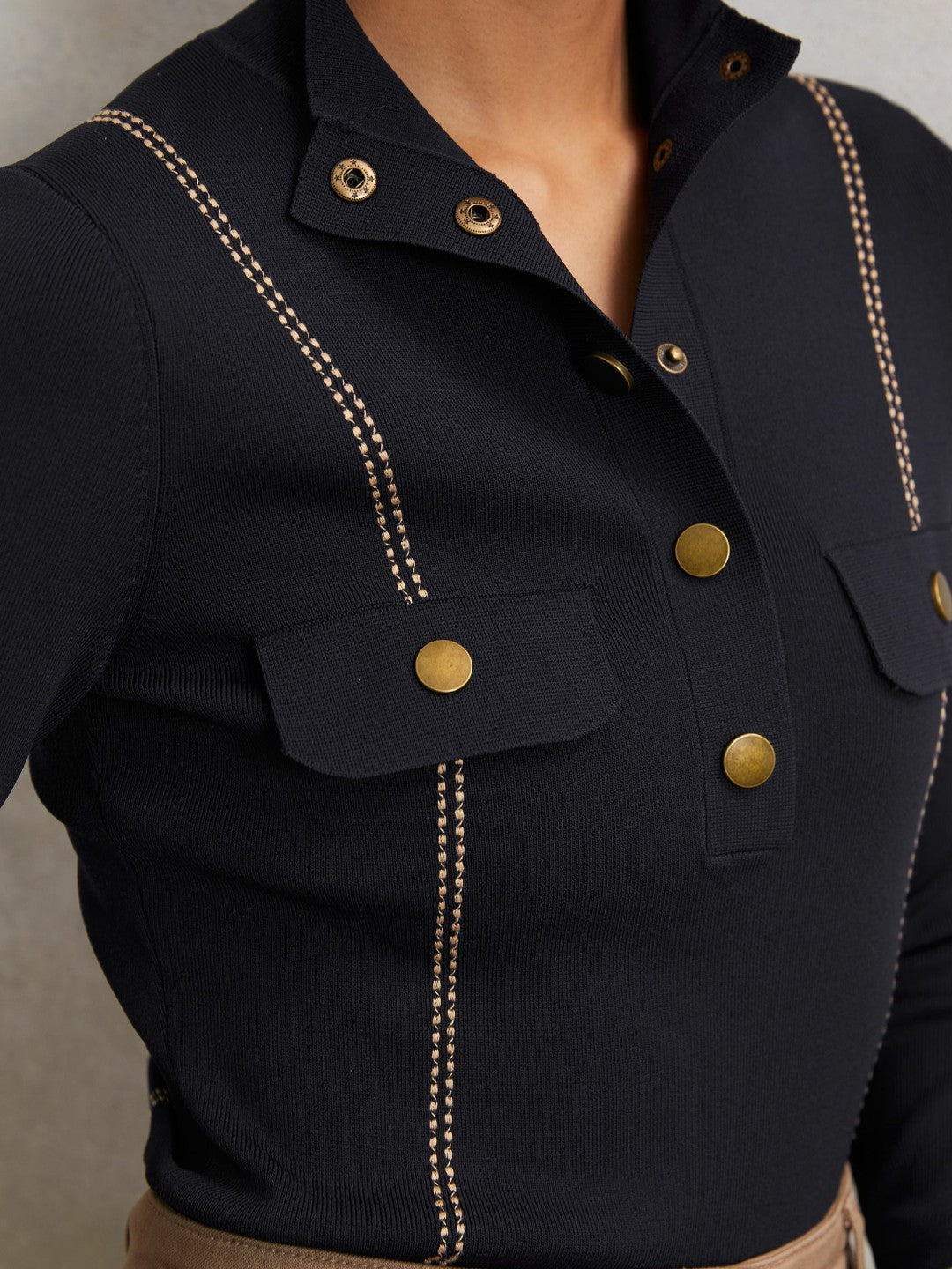 Women Contrast-Stitch Knit Top in Navy