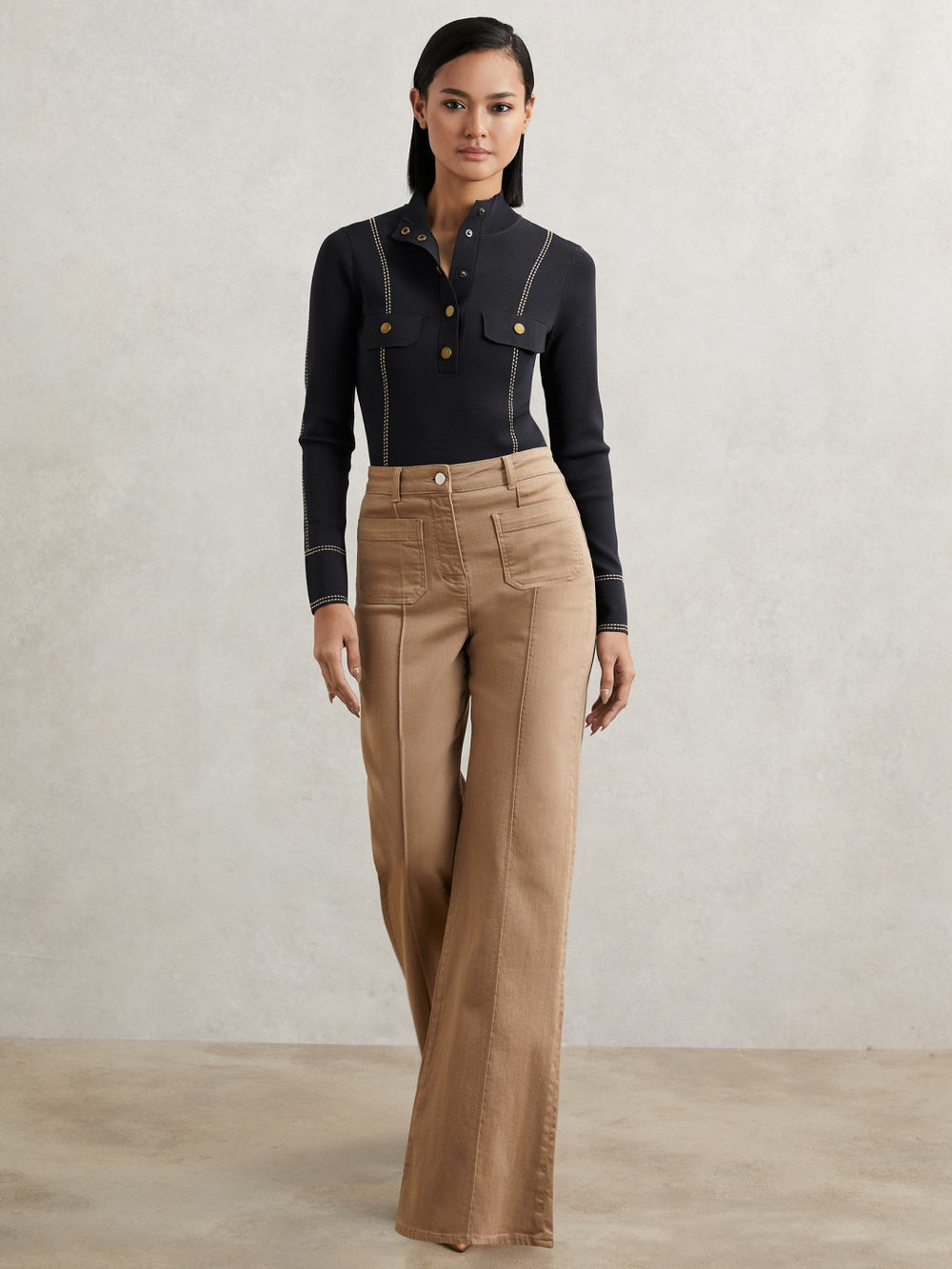 Women Contrast-Stitch Knit Top in Navy
