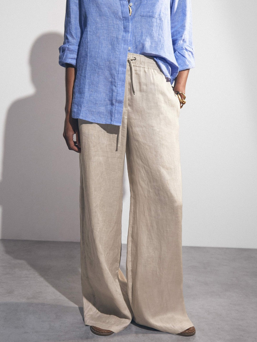 Women Petite Linen-Blend Wide-Leg Trousers in Neutral