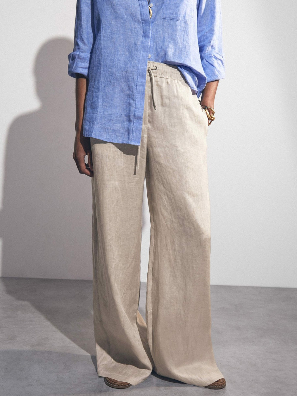 Women Petite Linen-Blend Wide-Leg Trousers in Neutral