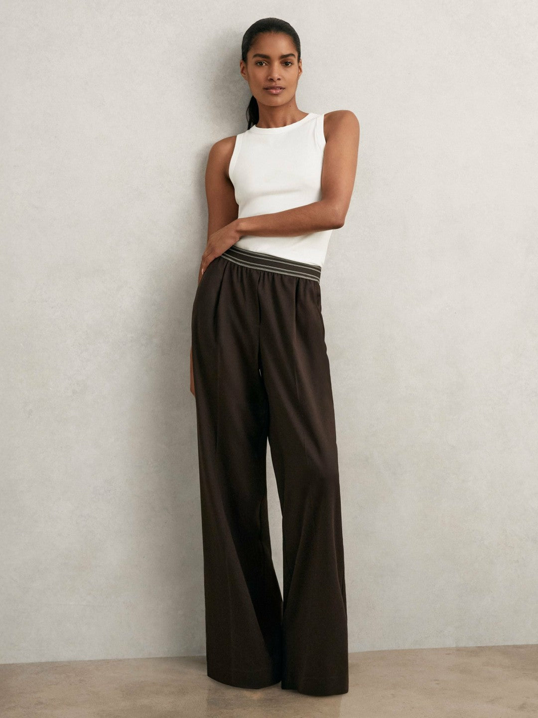 Women Petite Wide-Leg Contrast-Waistband Trousers in Chocolate Brown