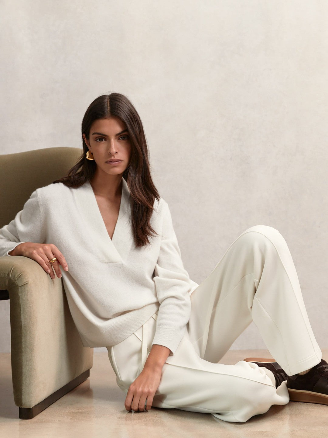 Women Cashmere V-Neck Jumper in Cream