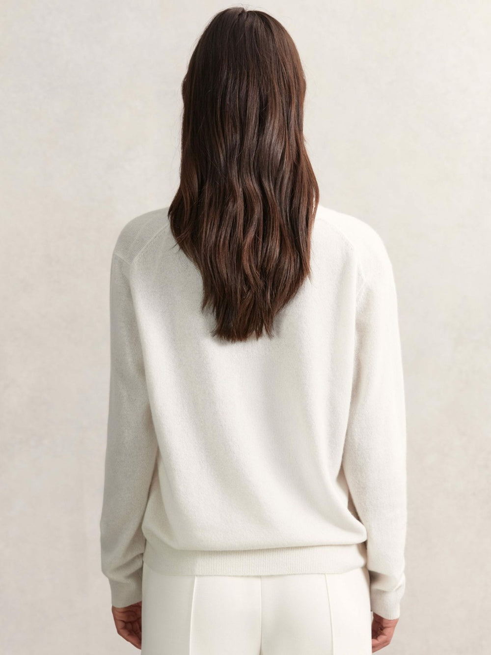 Women Cashmere V-Neck Jumper in Cream