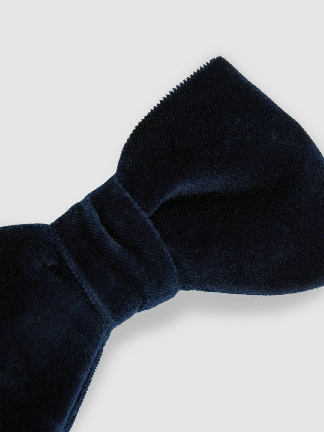 Men Velvet Bow Tie in Navy