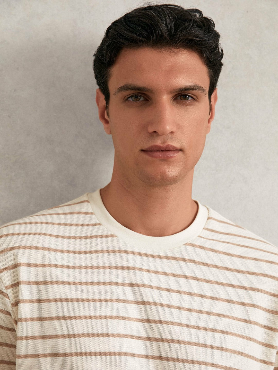 Men Cotton Textured Stripe T-Shirt in Oatmeal/White