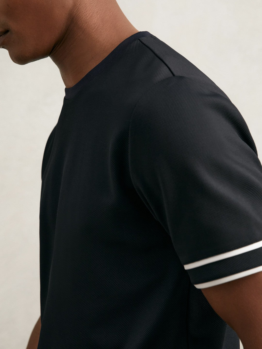 Men Textured Crew-Neck Tipped T-Shirt in Navy Blue