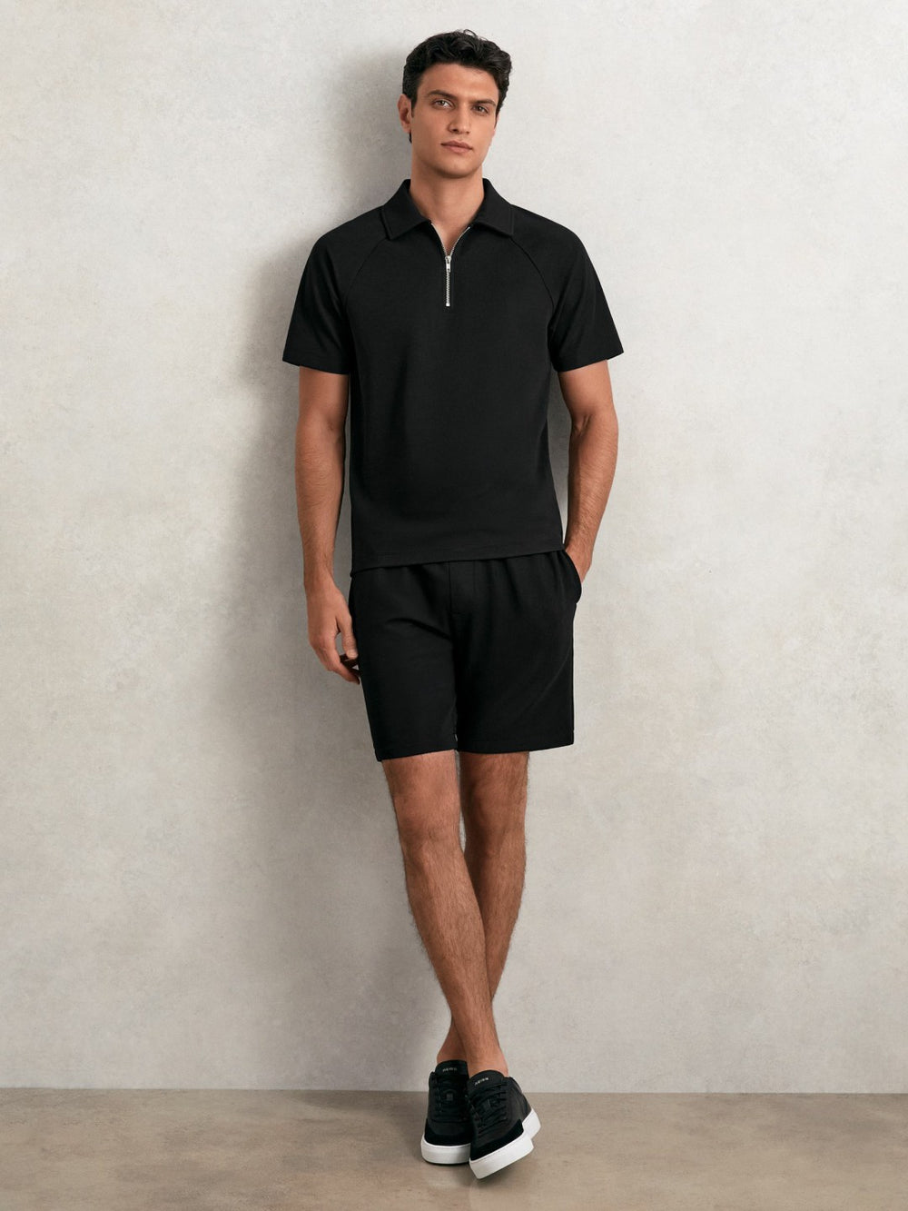 Men Textured Drawstring Shorts in Black