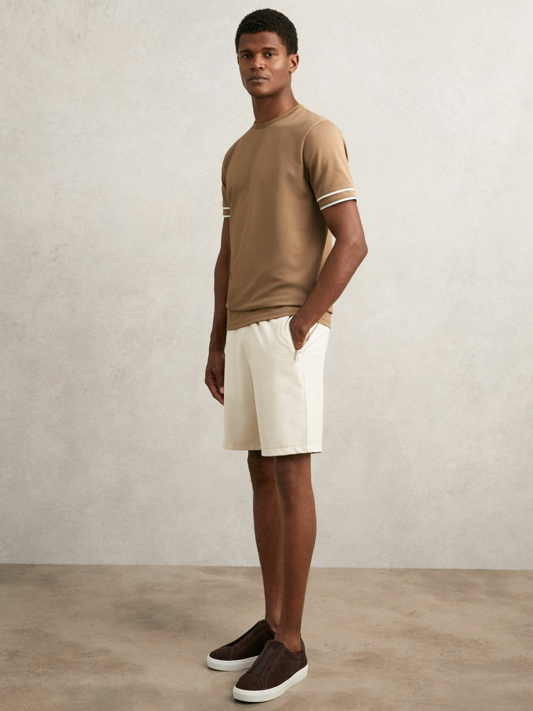 Men Textured Crew-Neck Tipped T-Shirt in Camel Brown
