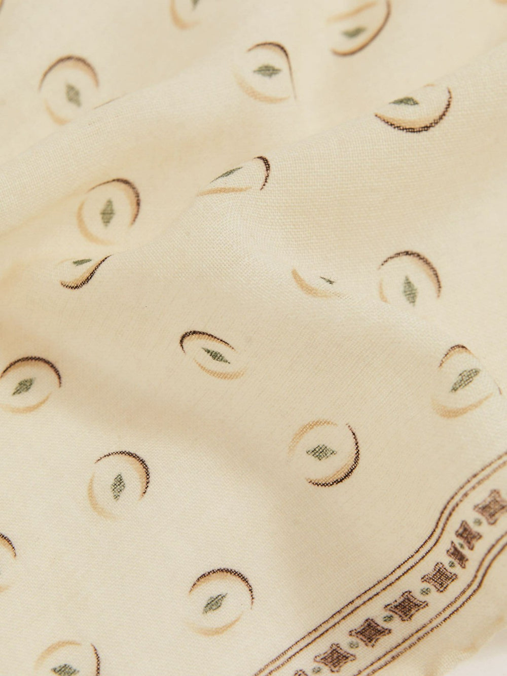 Men Wool Motif Print Pocket Square in Off White