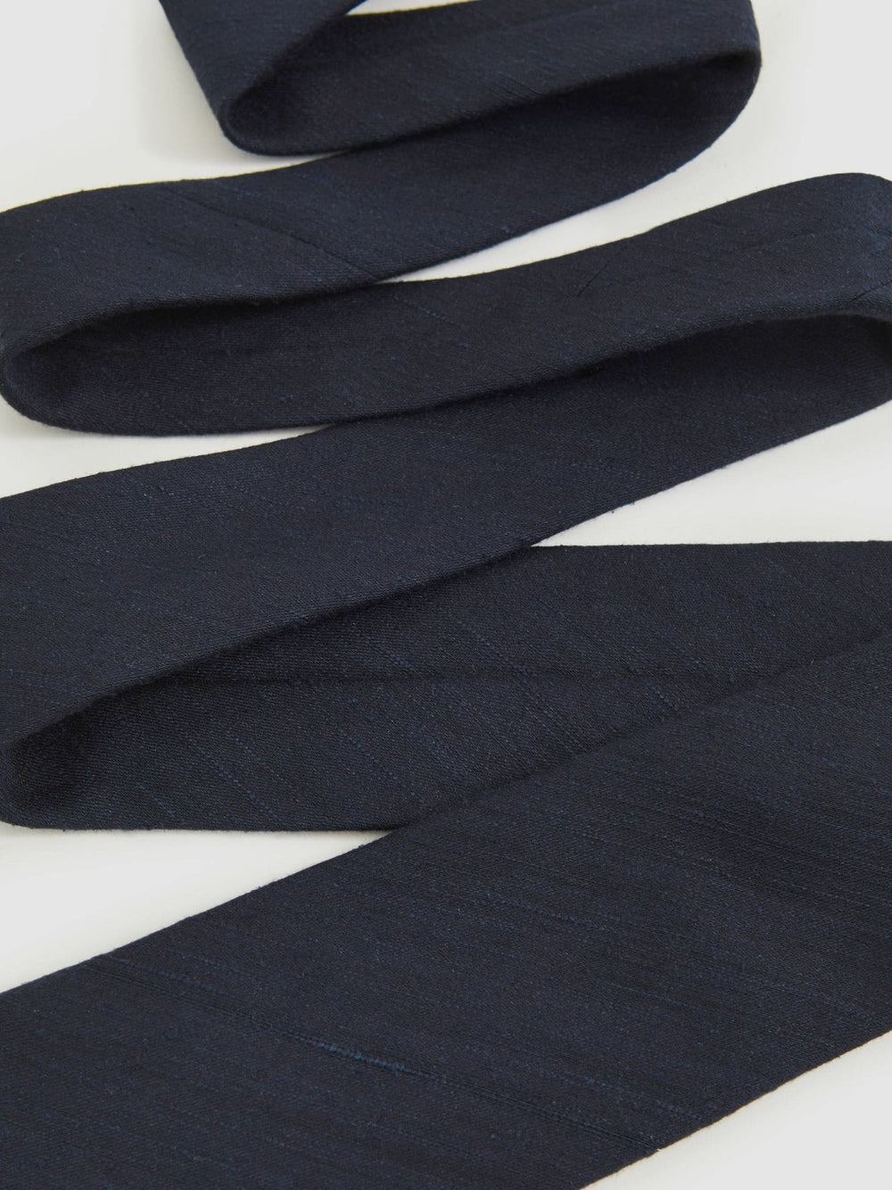 Men Silk Blend Textured Tie in Navy
