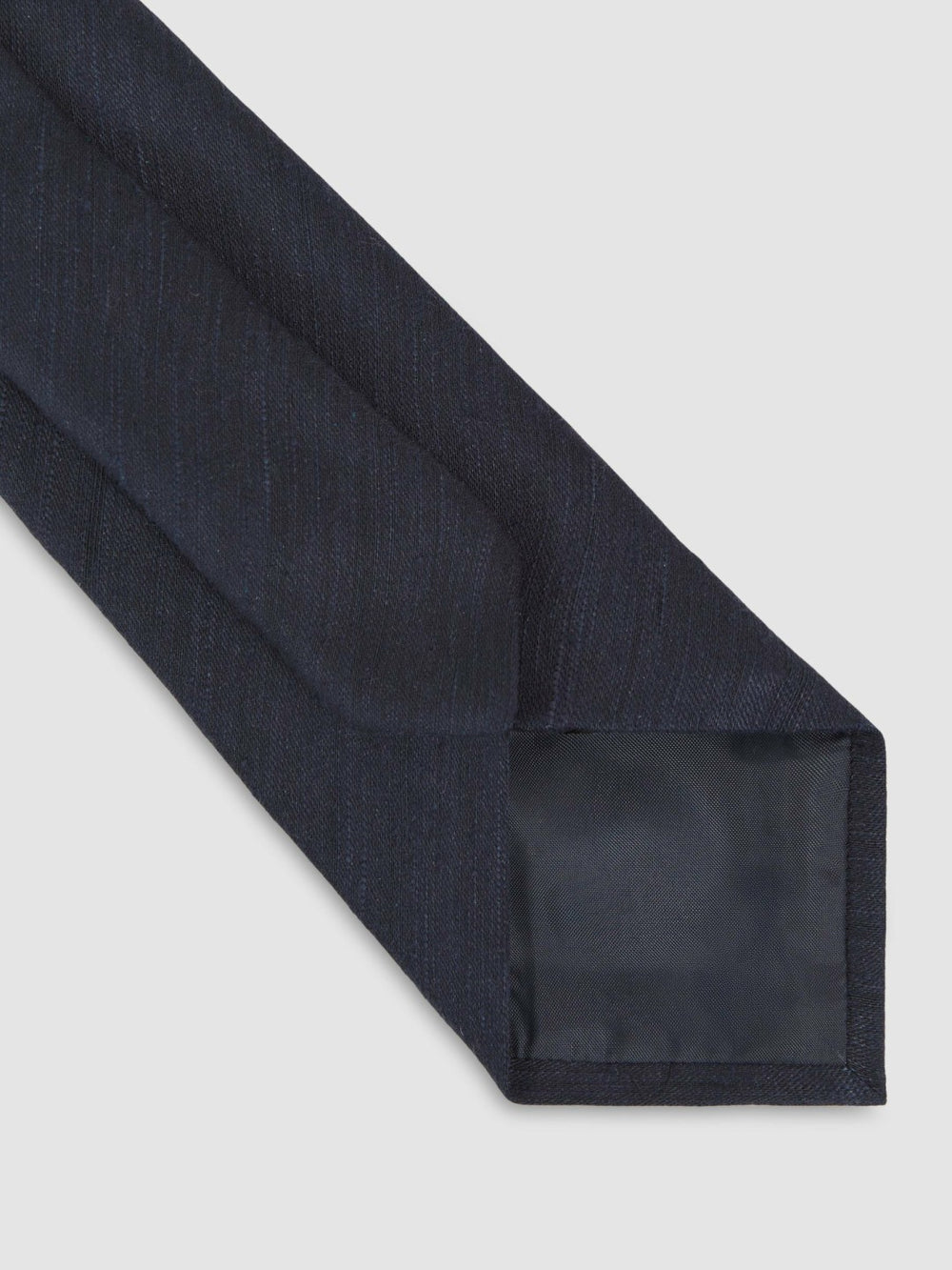 Men Silk Blend Textured Tie in Navy