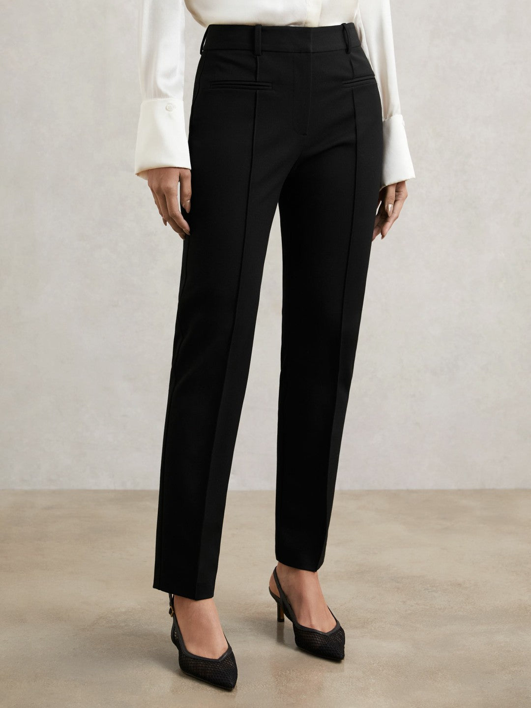 Women Pintuck Tapered Trousers in Black