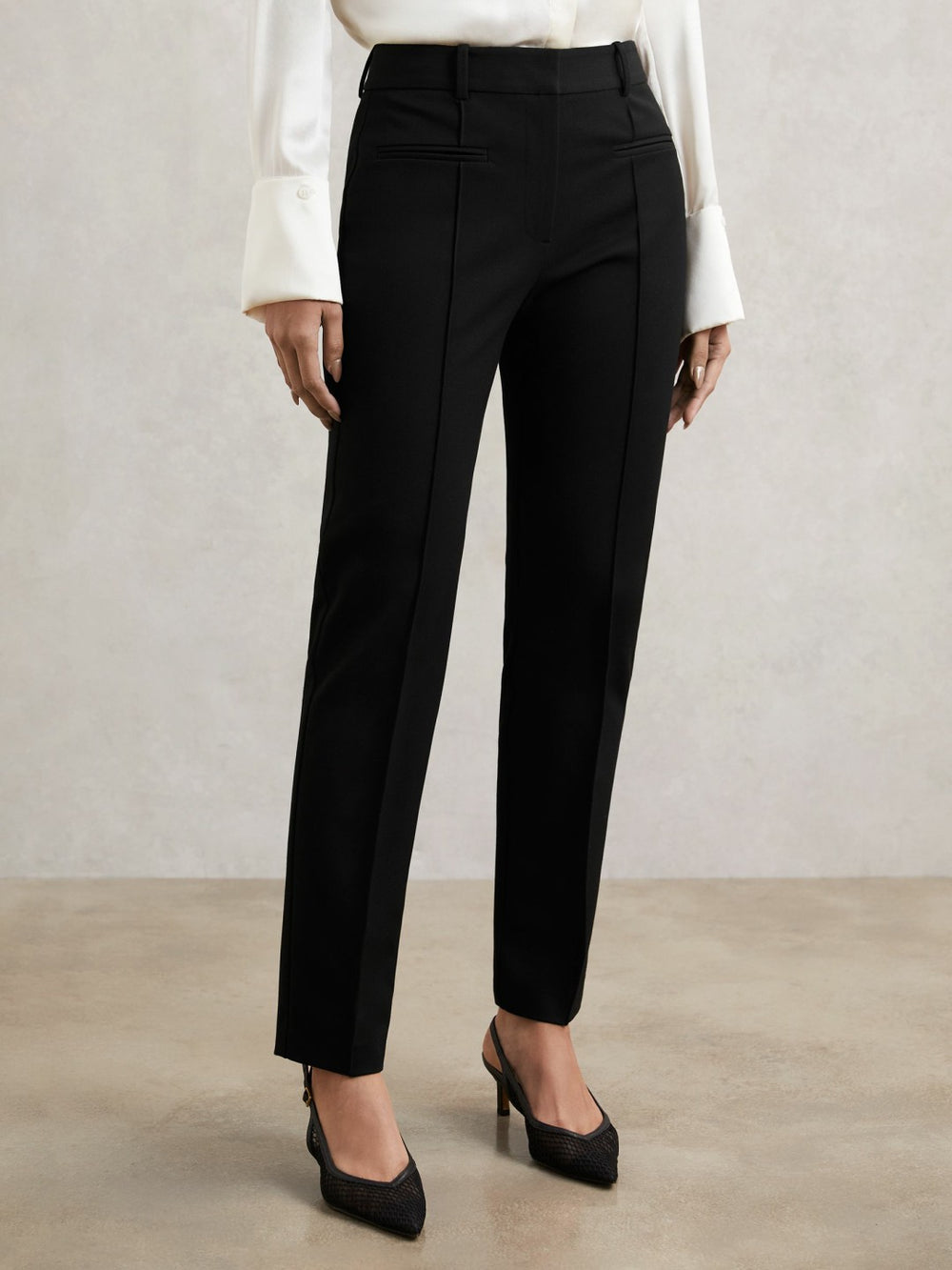 Women Pintuck Tapered Trousers in Black