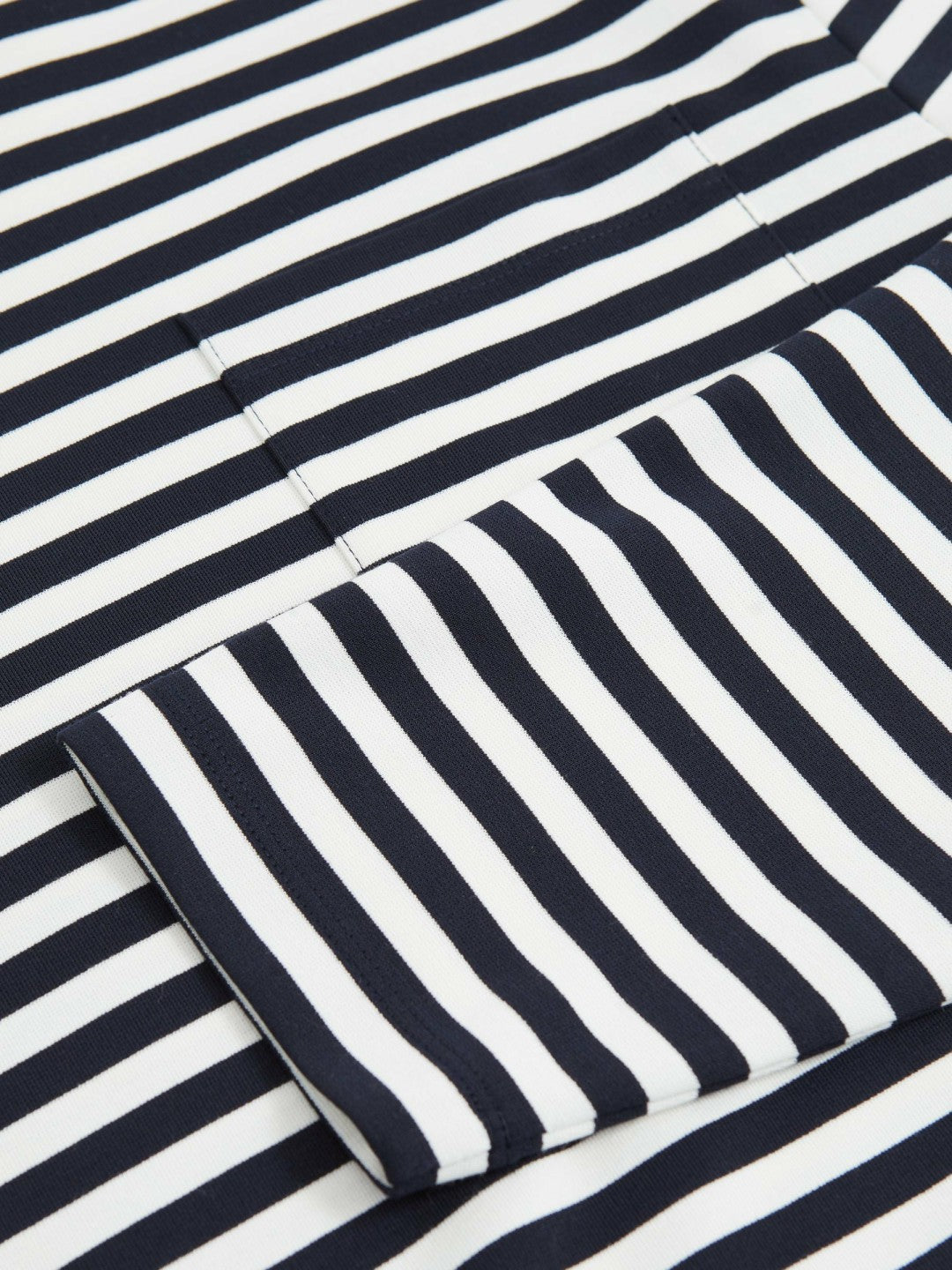 Men Striped Crew-Neck T-Shirt in Navy/White