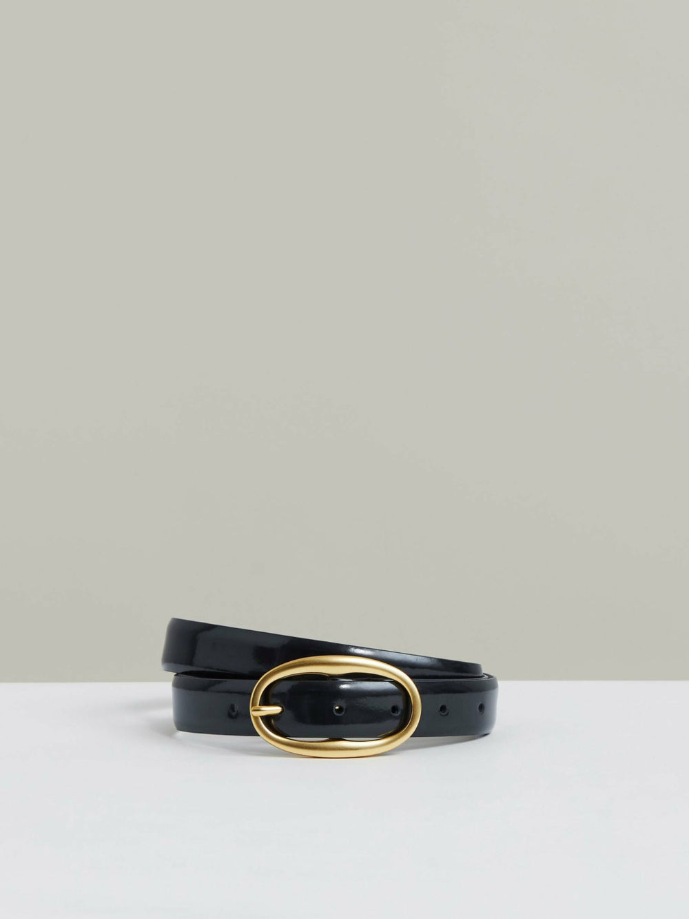 Women Patent Leather Oval Buckle Belt in Navy
