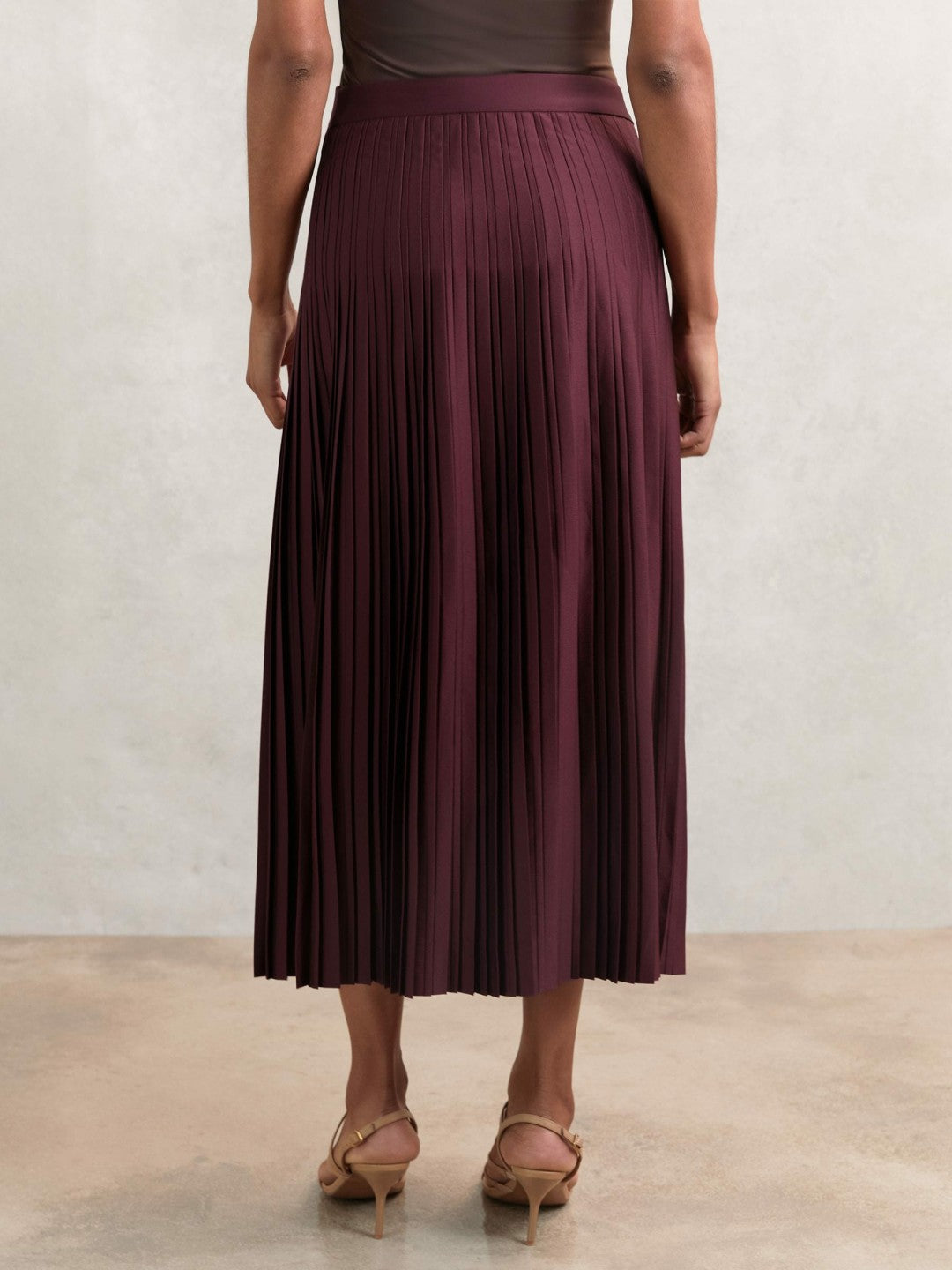 Women Pleated Midi Skirt in Burgundy