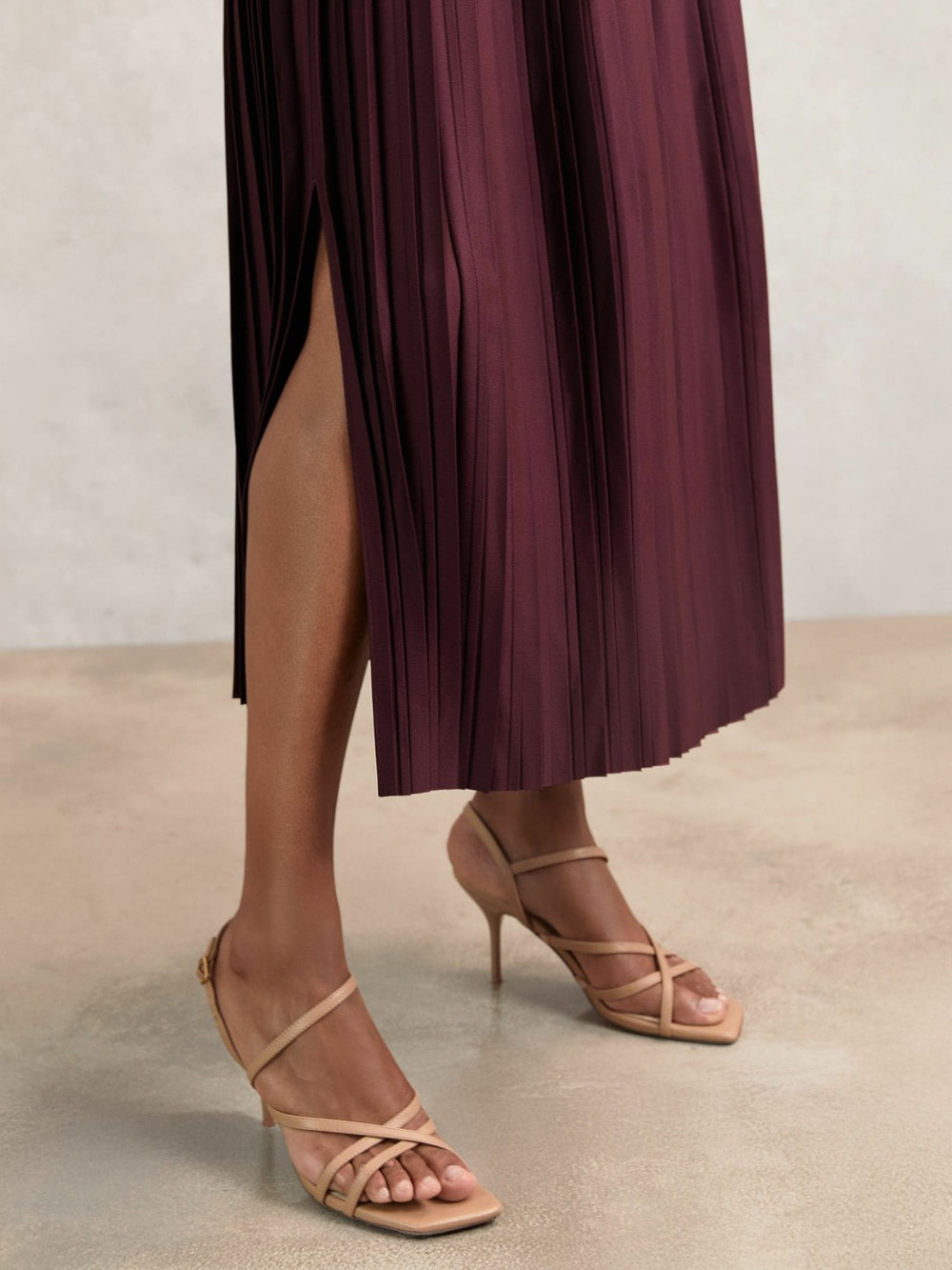 Women Pleated Midi Skirt in Burgundy