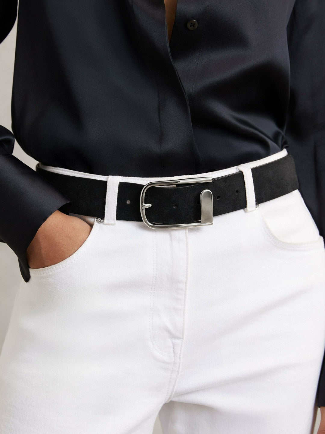 Women Suede Half-Keeper Belt in Black
