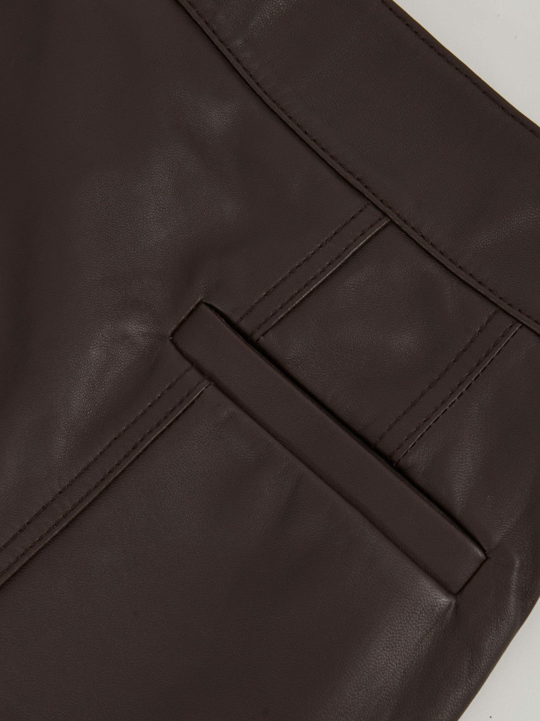 Women Leather Welt-Pocket Mini Skirt in Burgundy
