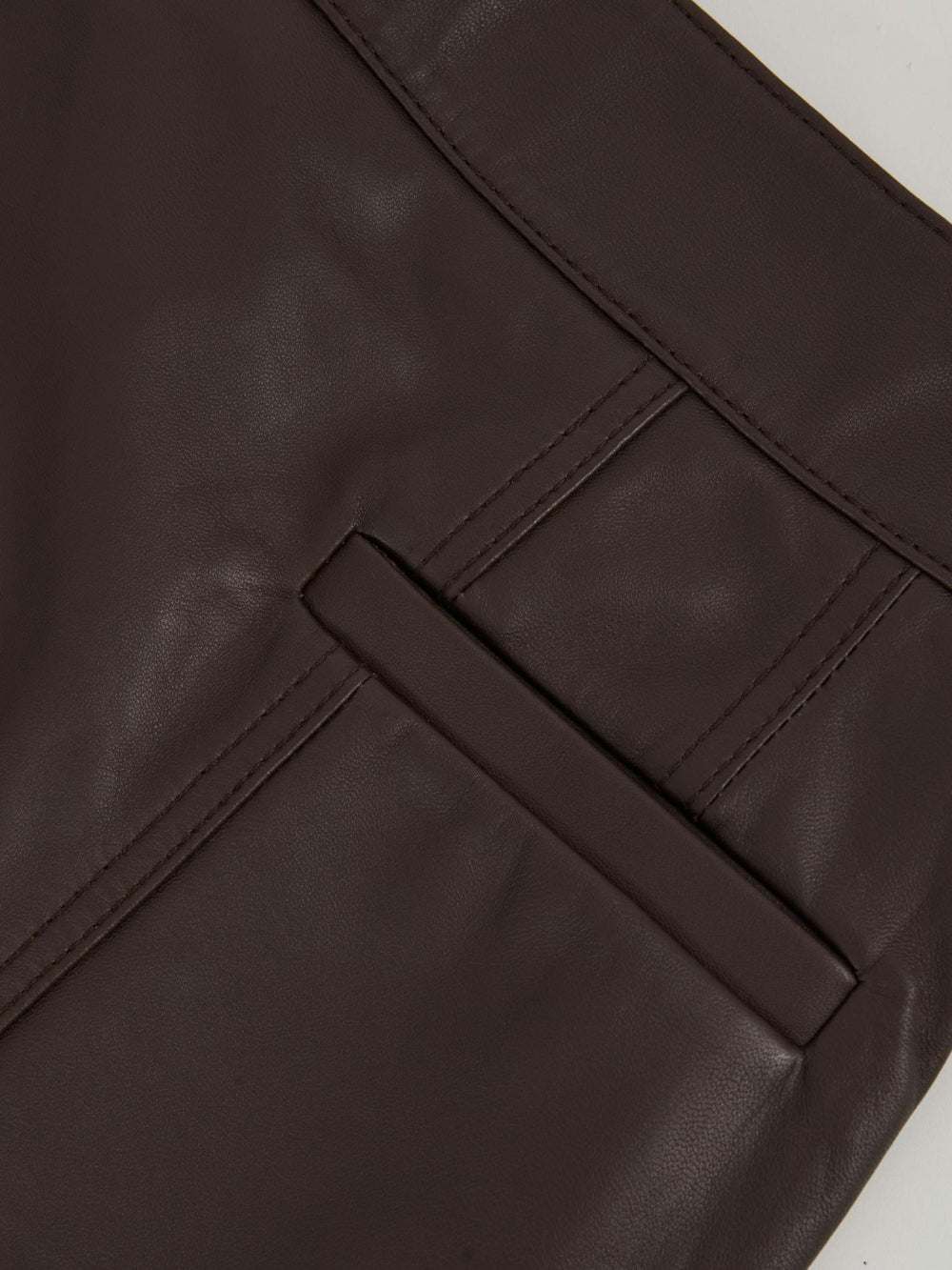 Women Leather Welt-Pocket Mini Skirt in Burgundy