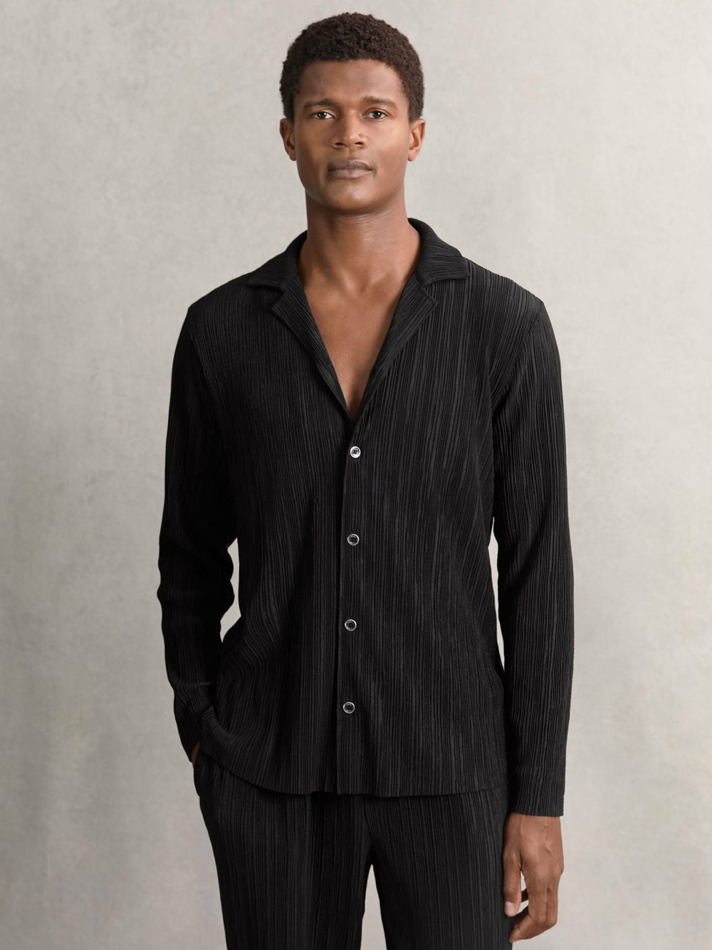 Men Plissé Cuban-Collar Long-Sleeve Shirt in Black