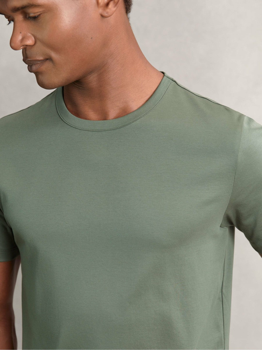 Men Airwater-Cotton Crew-Neck T-Shirt in Kale Green