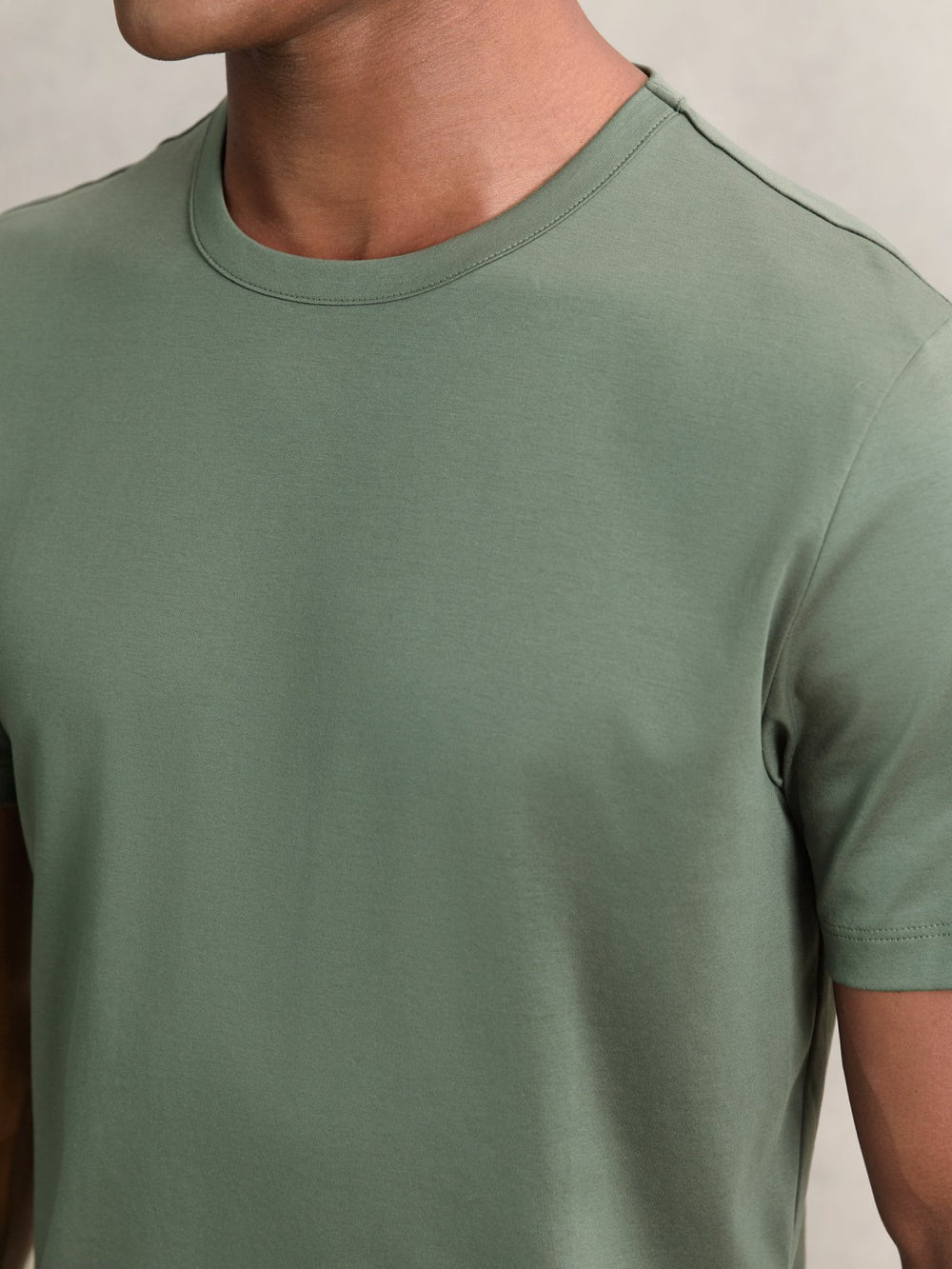 Men Airwater-Cotton Crew-Neck T-Shirt in Kale Green